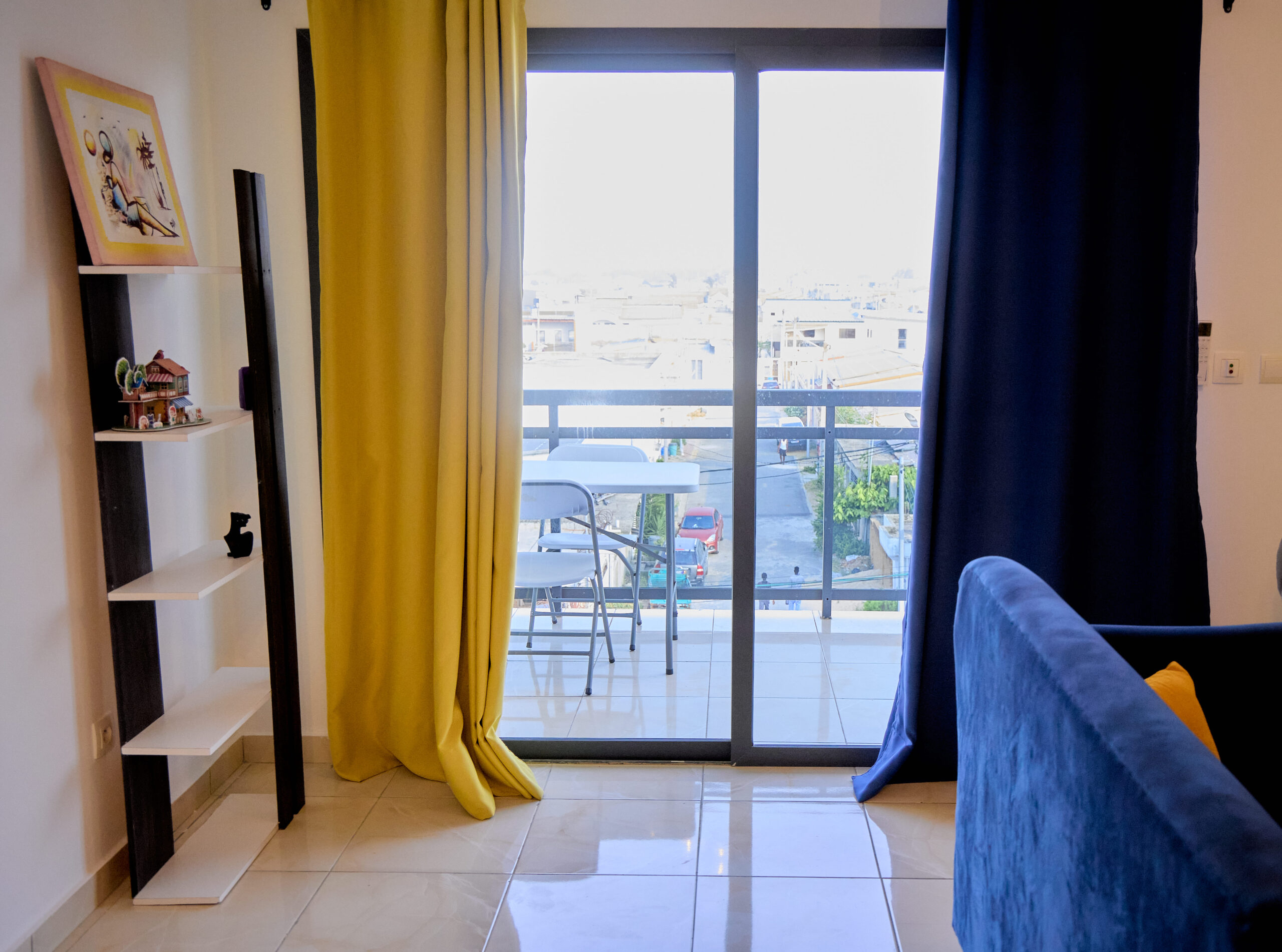 Breeze Residence, Modeste Nouveau Goudron