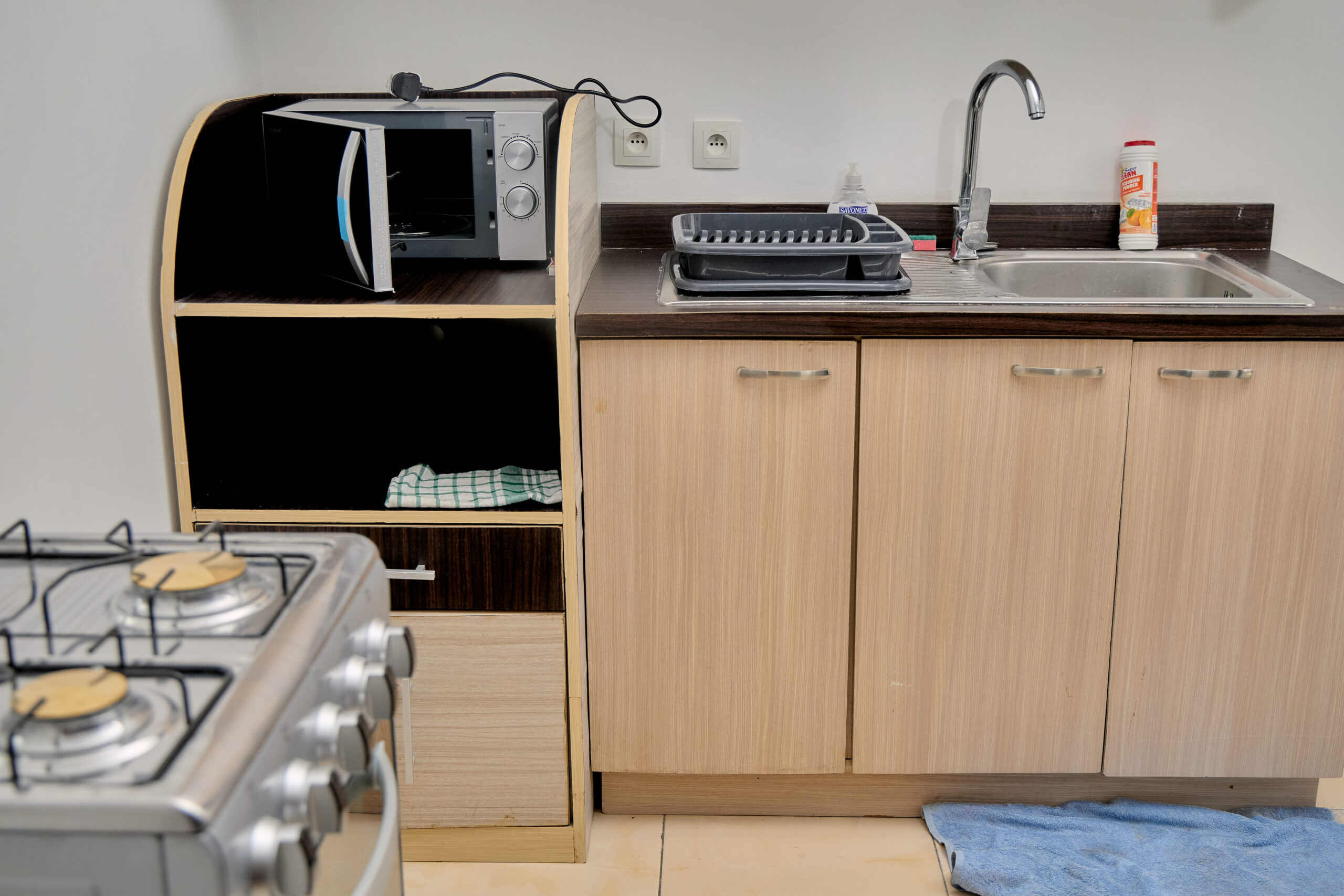 Breeze Residence, Modeste Nouveau Goudron