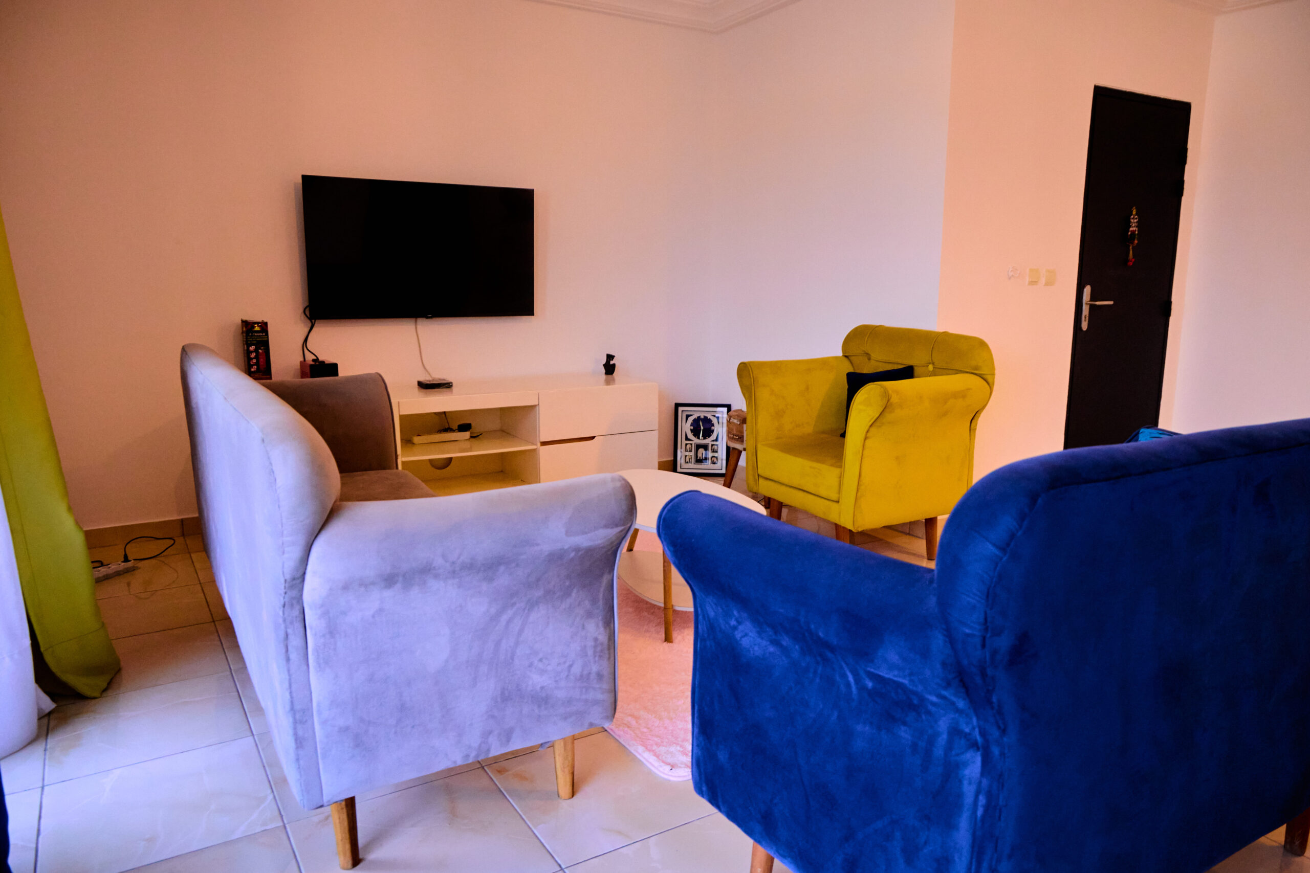 Breeze Residence, Modeste Nouveau Goudron